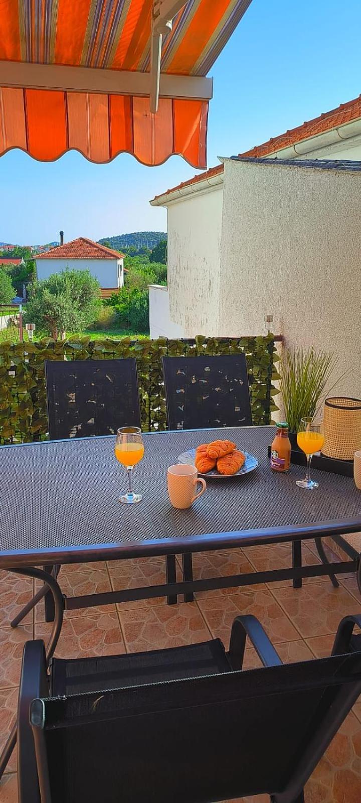 Sara * Rogoznica (Sibenik-Knin)